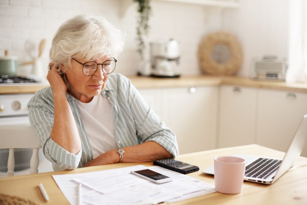 Seniors et budget serré : ces aides souvent oubliées à réclamer avant septembre