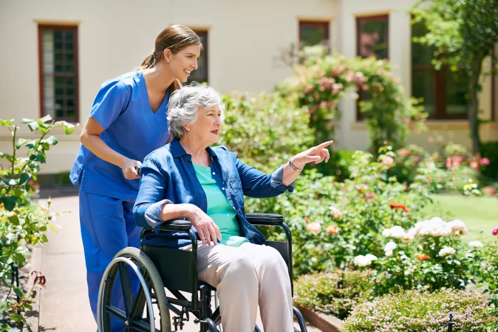 Autonomie des seniors : la France face à un mur démographique d’ici 2050