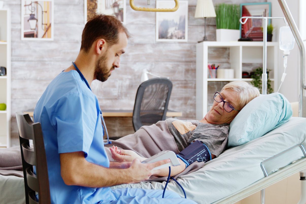 Quand demander une HAD en EHPAD pour qu’elle soit acceptée