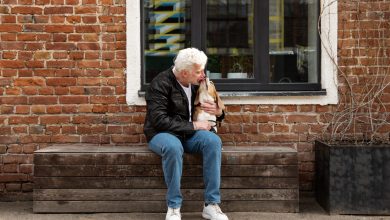 Isolement des personnes âgées une fracture silencieuse qui inquiète la France